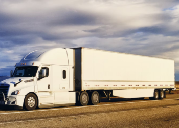 What Business Owners Overlook When Scaling Their Trailer Fleet